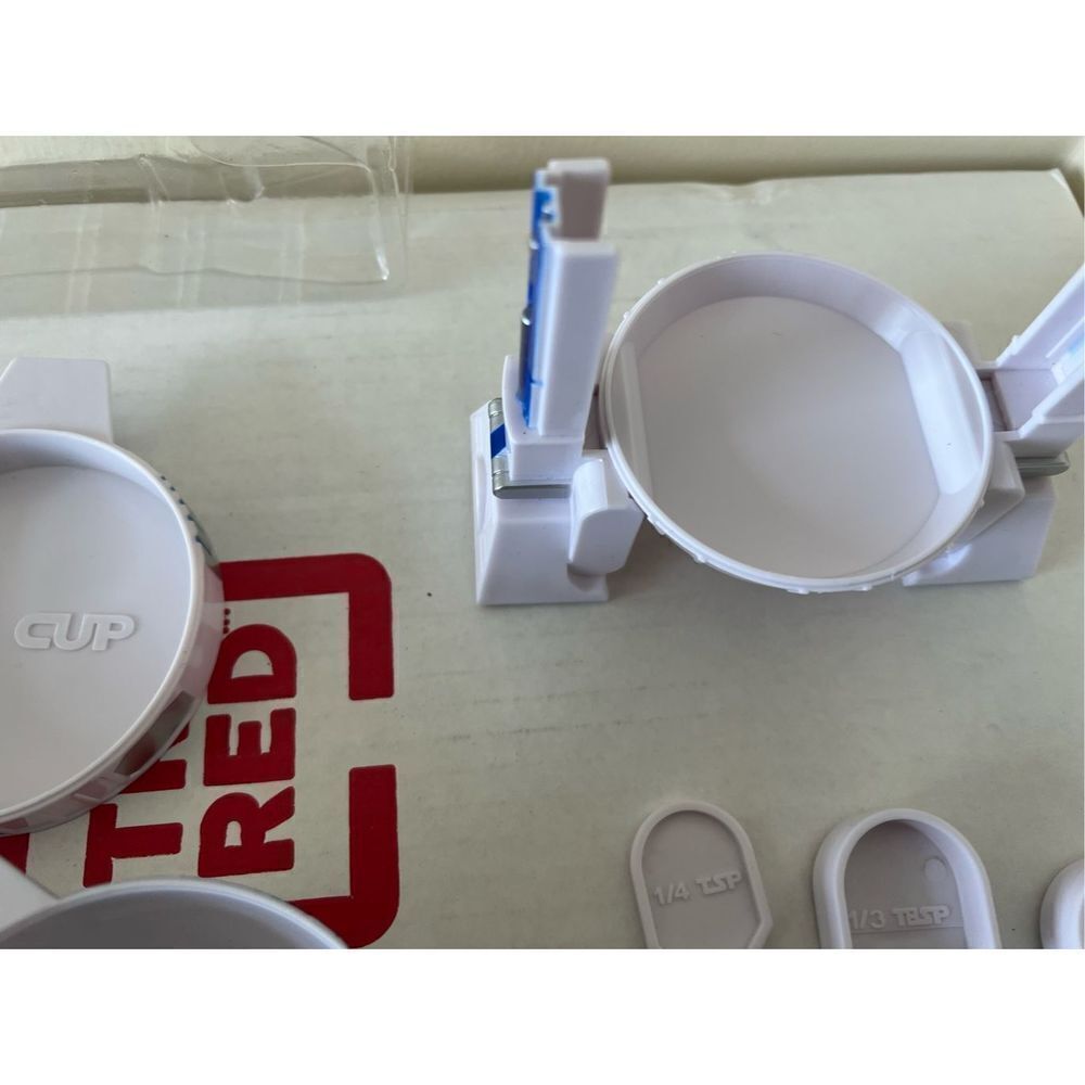 ThinkGeek Star Wars R2-D2 Measuring Cup Set Body Built from 4 Measuring Cups - Picture 9 of 13